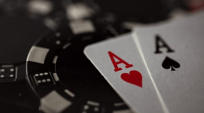 Dealer profesional melayani permainan Live Casino di surgawin88
